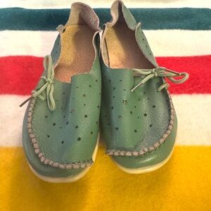 Greeb flats with STAR cutouts!!